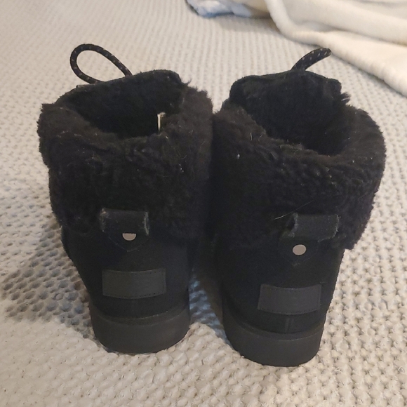 UGG Black Ankle Boots with Fur Lining (29) - Picture 3 of 9